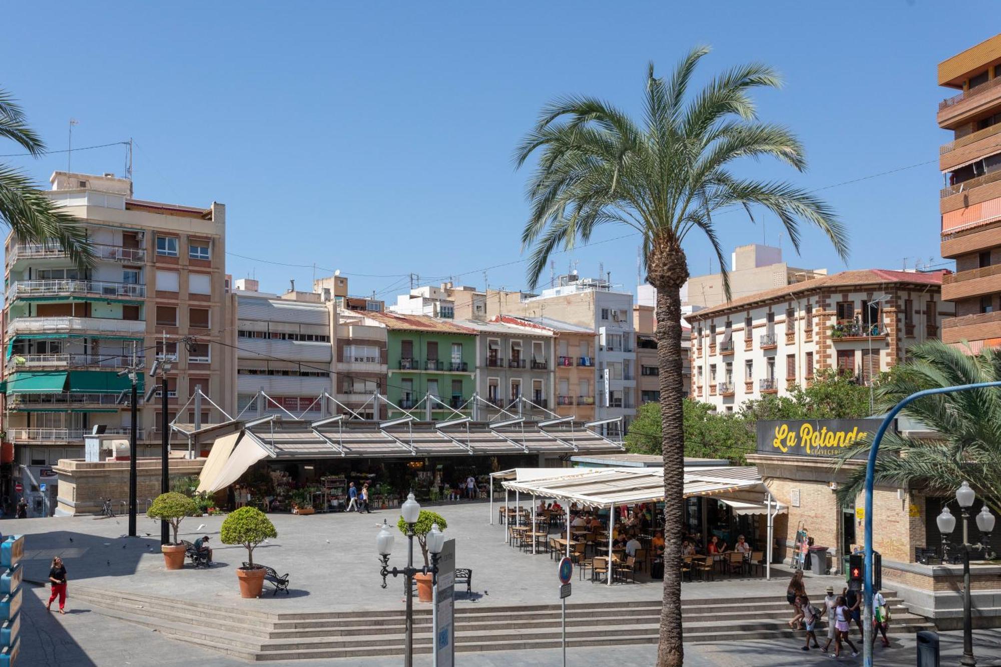 Reina Victoria El Mercado Alicante Buitenkant foto